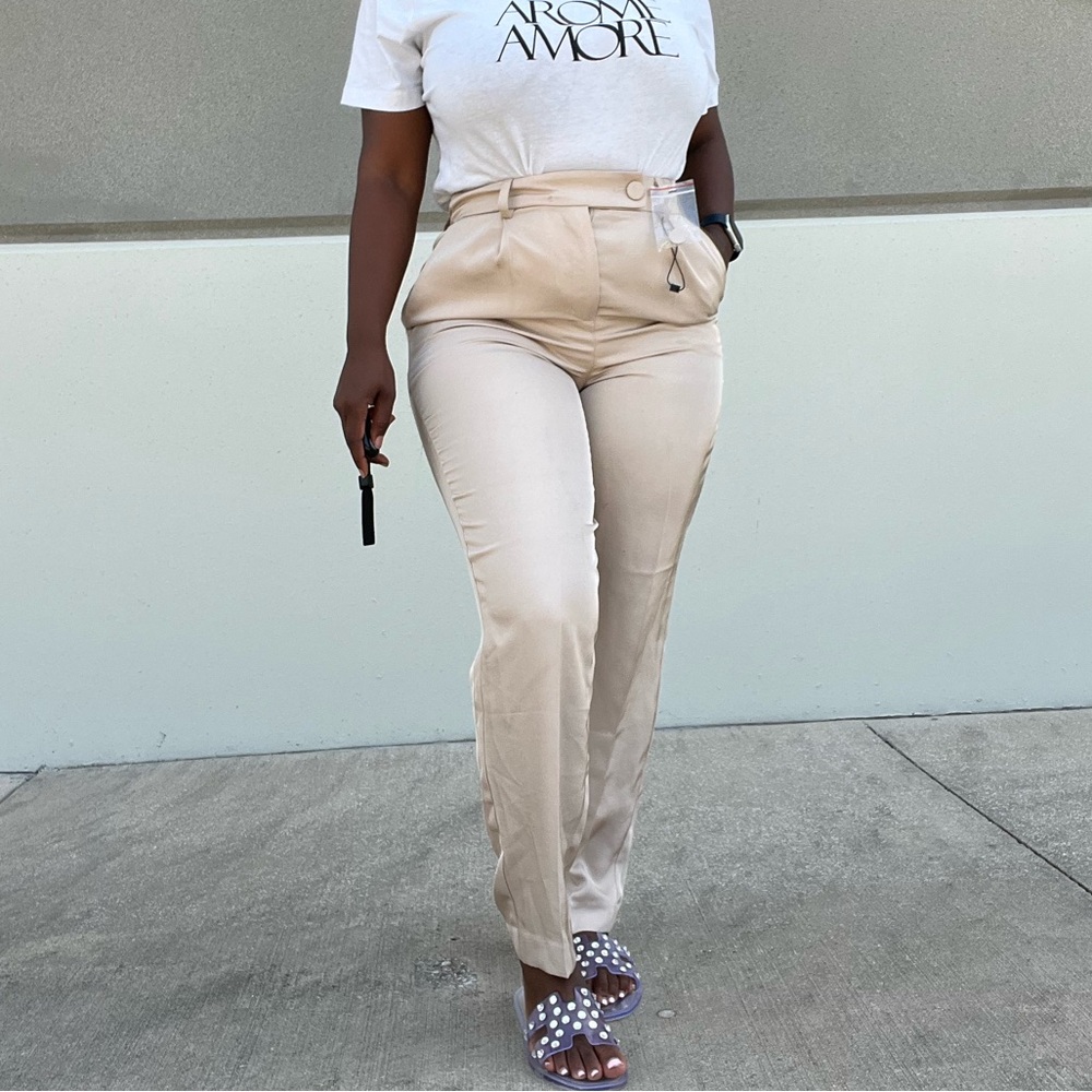 NWT Express High Waisted Ankle Ivory Pants ( Size 4R)